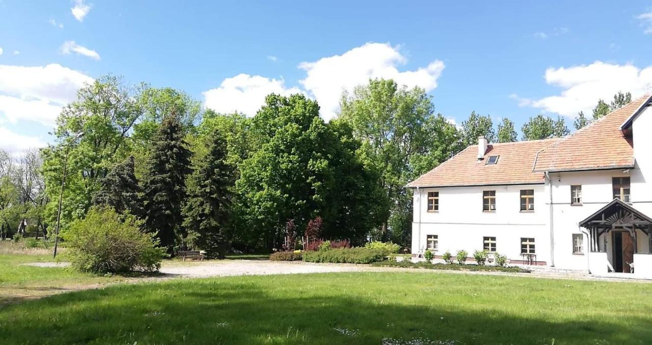 Dwor Komorowo Exteriér fotografie