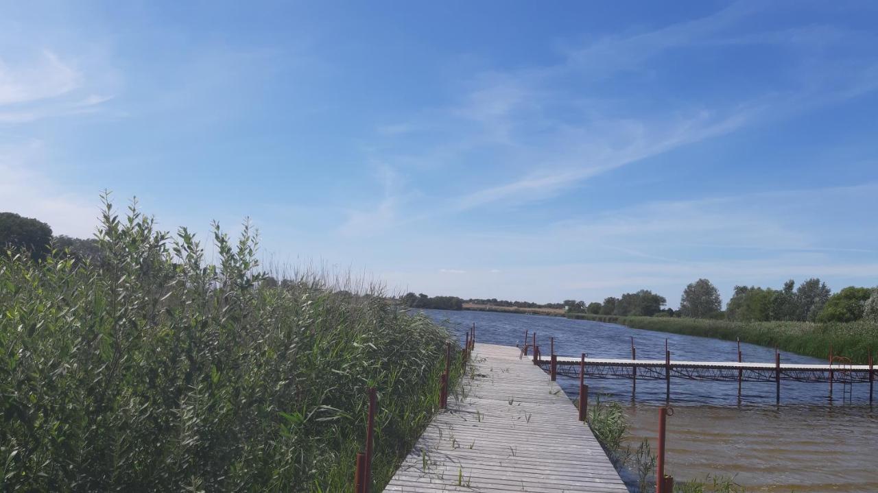 Dwor Komorowo Exteriér fotografie