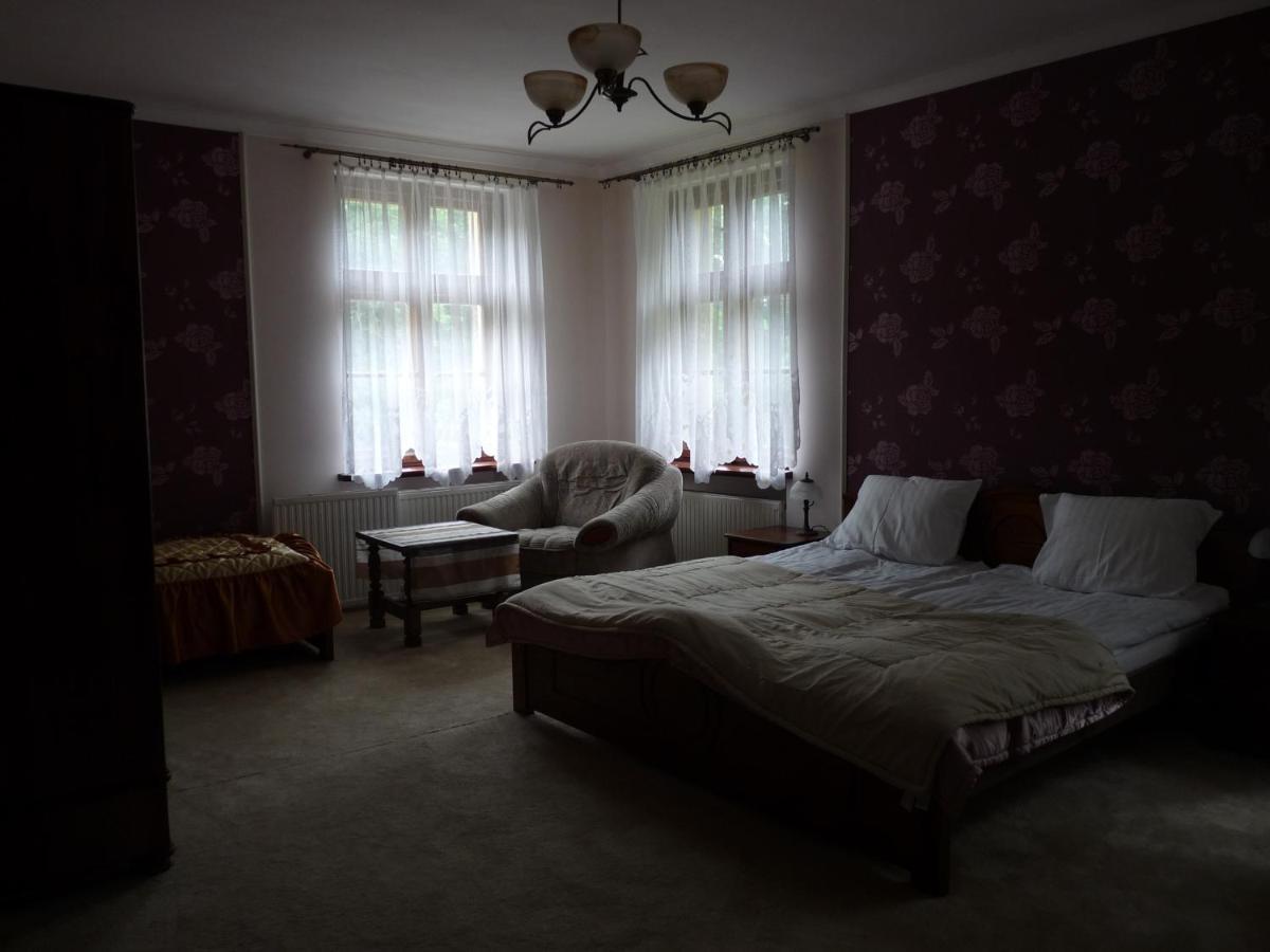 Dwor Komorowo Exteriér fotografie
