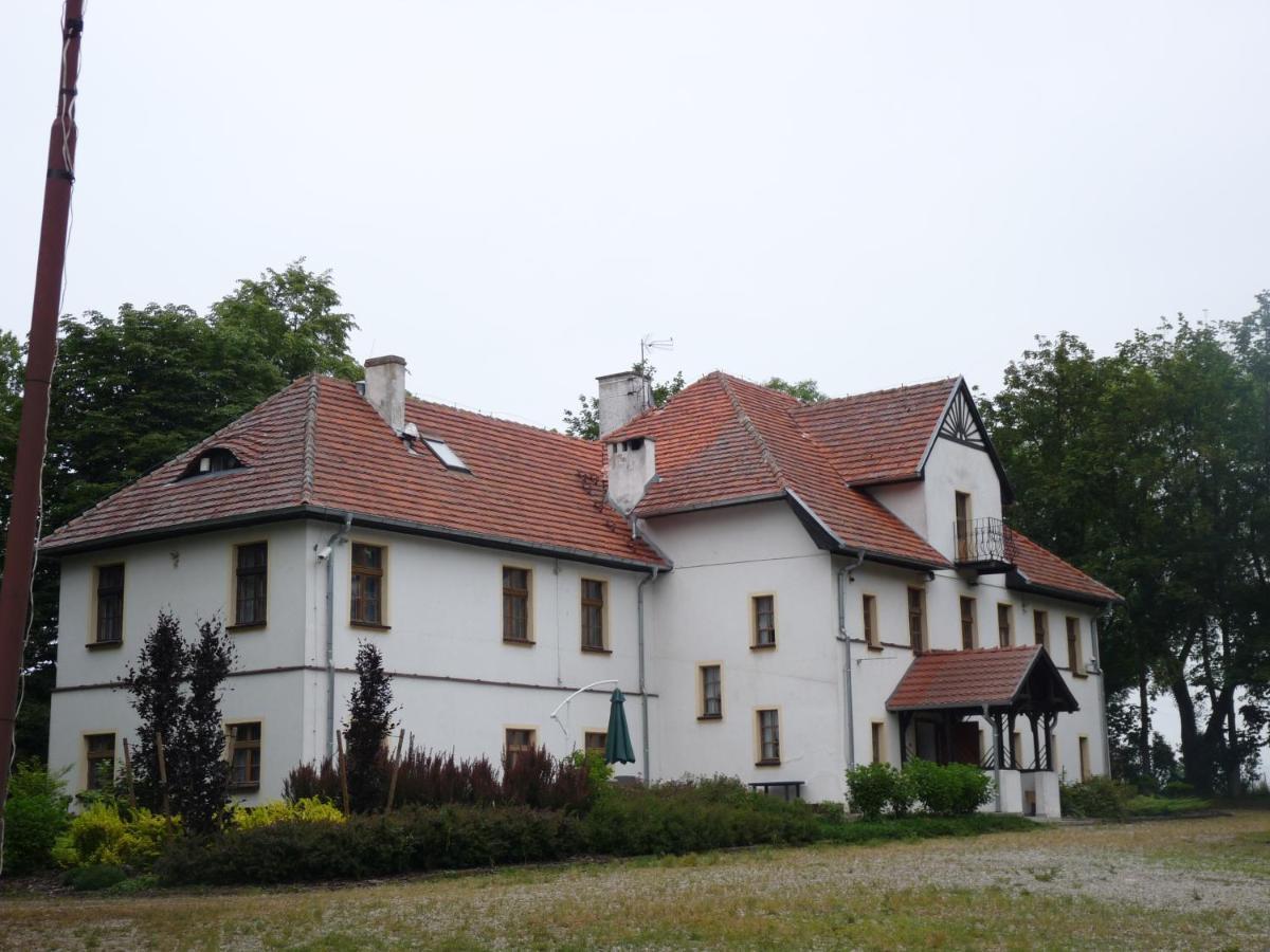 Dwor Komorowo Exteriér fotografie