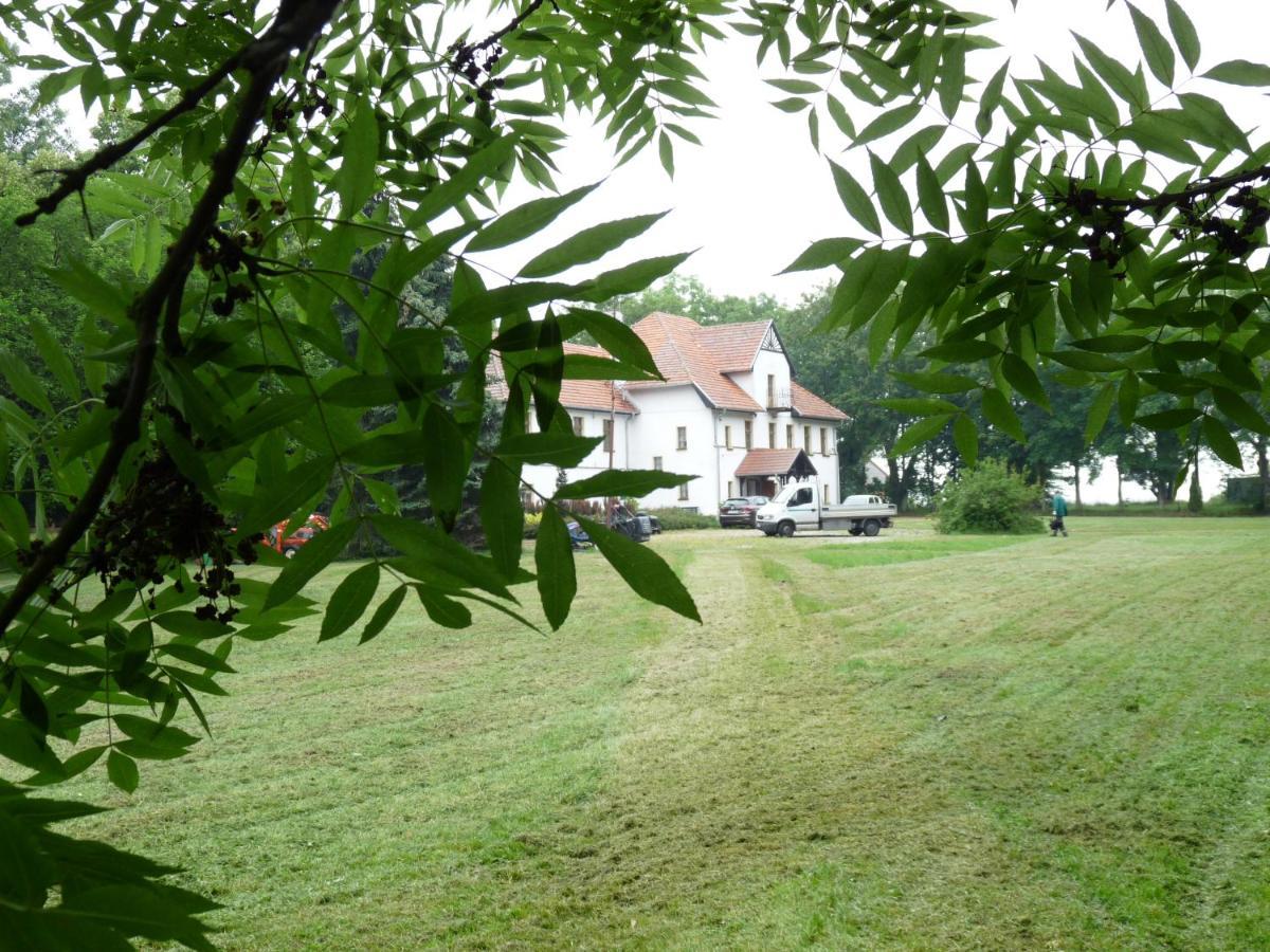 Dwor Komorowo Exteriér fotografie