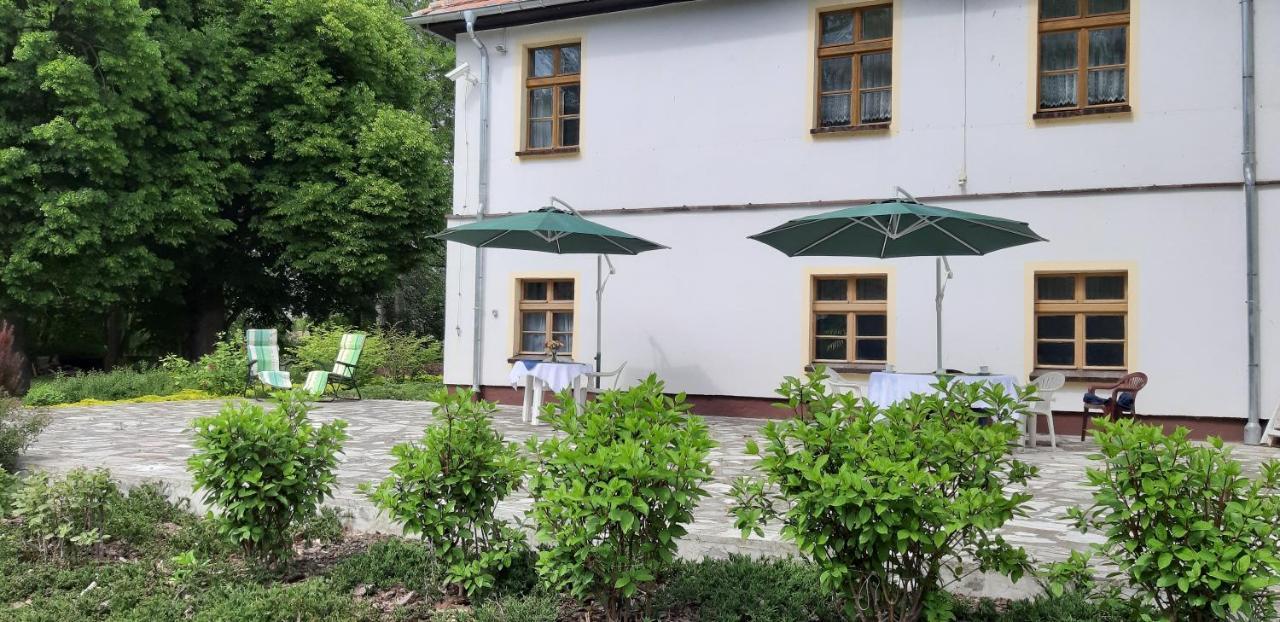 Dwor Komorowo Exteriér fotografie